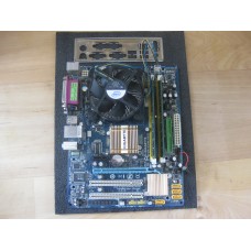Gigabyte GA-G31M-FS2L moederbord + Intel Q8200 processor + 4 Gb RAM +  IO shield + DVD brander